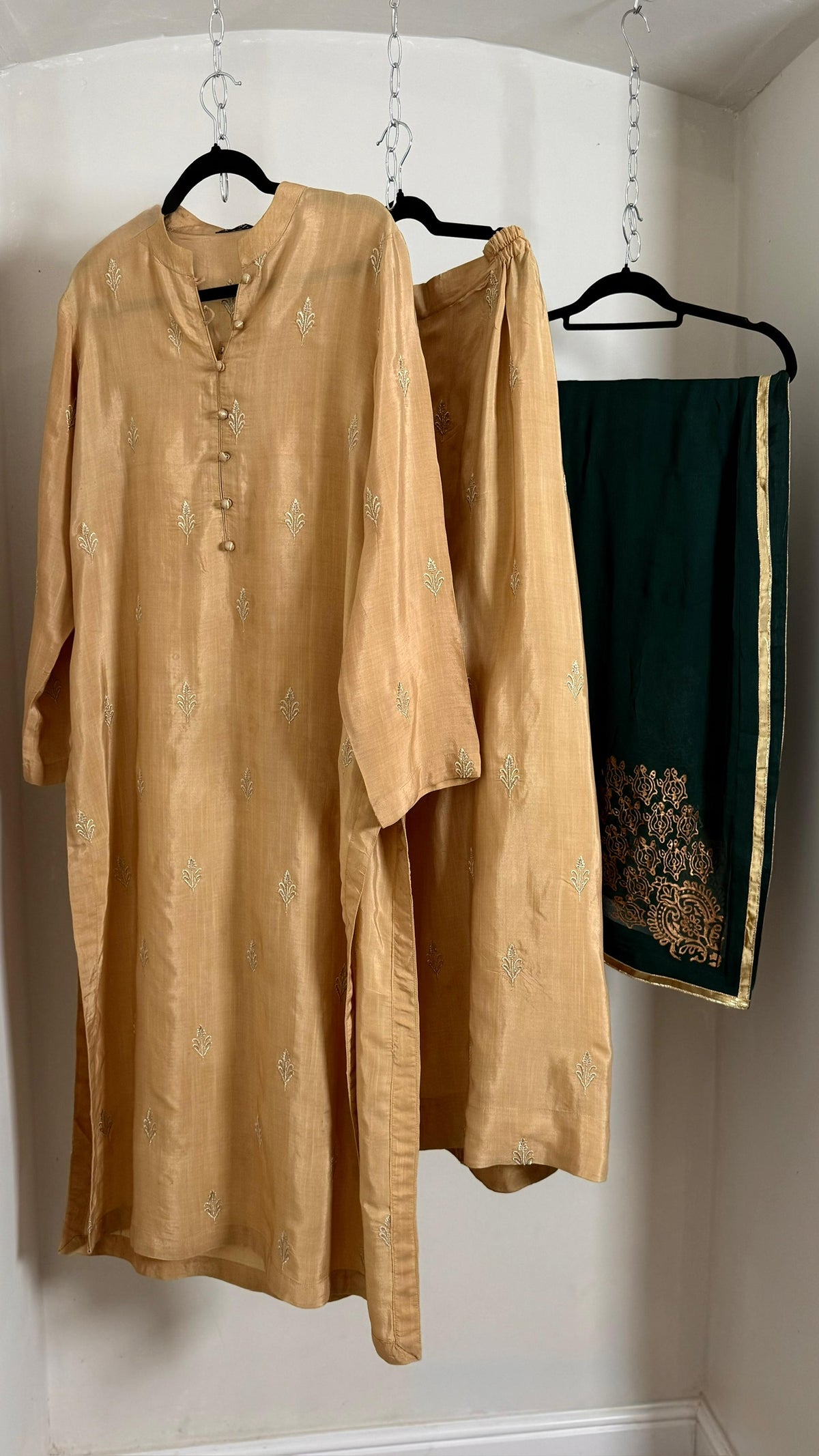 Zareen (زرین)