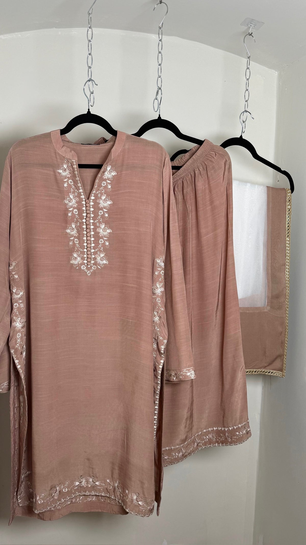 Aina (آئینہ)– Longline Kameez & Trousers Set