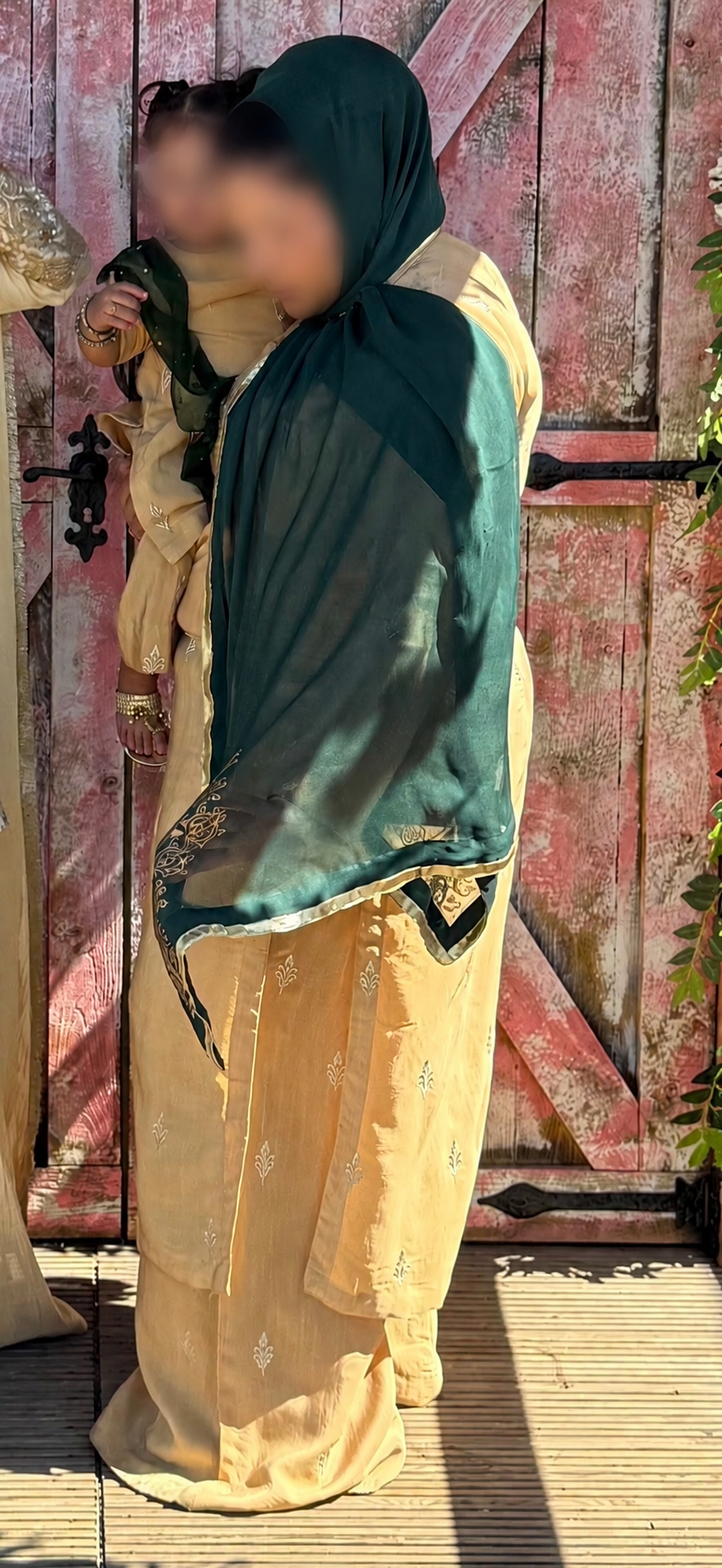 Zareen (زرین)